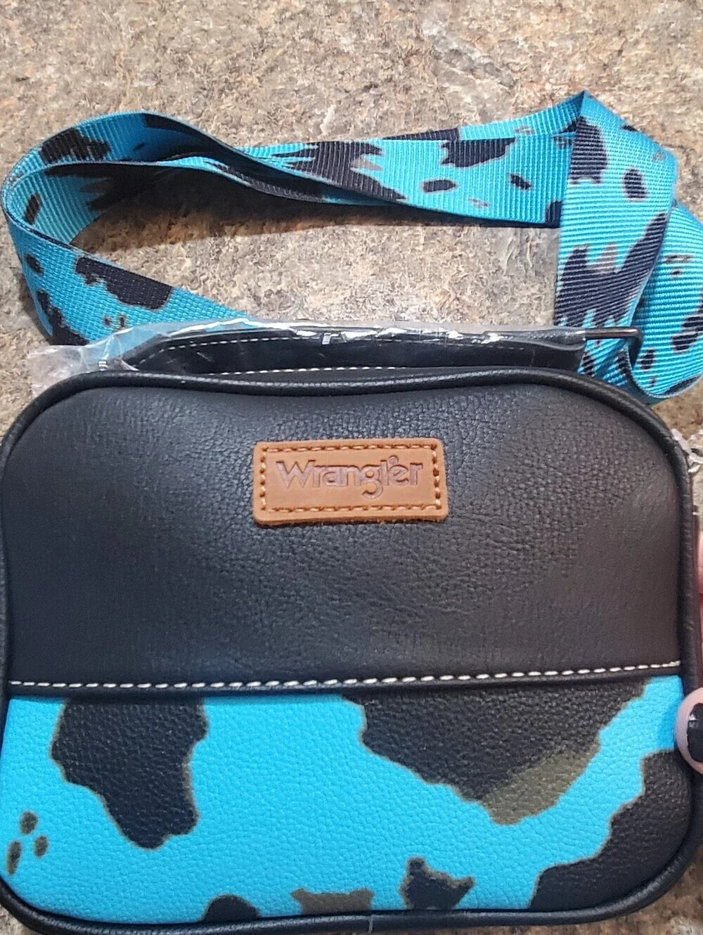 WRANGLER NWT COW PRINT TURQUOISE  BLACK . GUITAR STRAP. CROSSBODY BAG